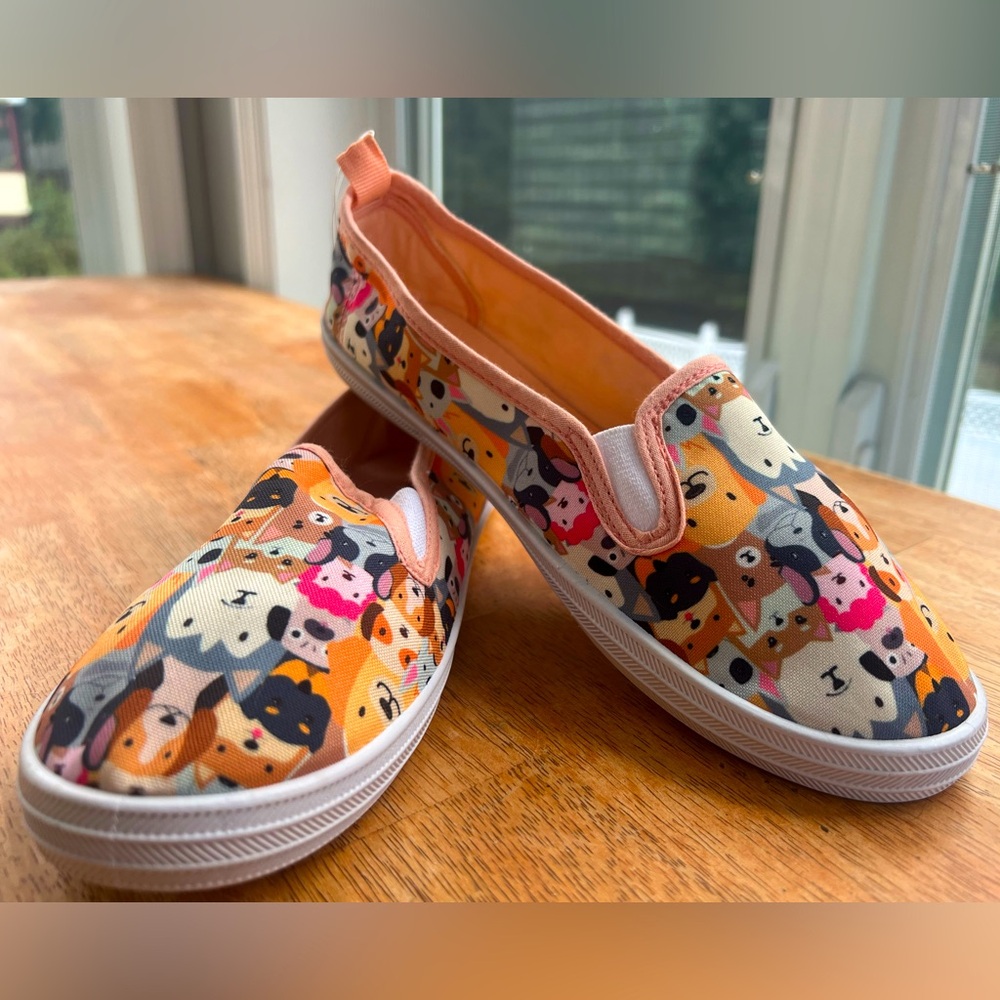 Ashley Blue Slip on Shoe, Size 7, New, Dog print.
